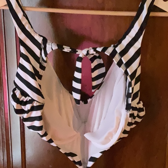 Monokini swimsuit - Picture 2 of 3